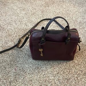 Fossil bag in wine, red leather, gently used, like new